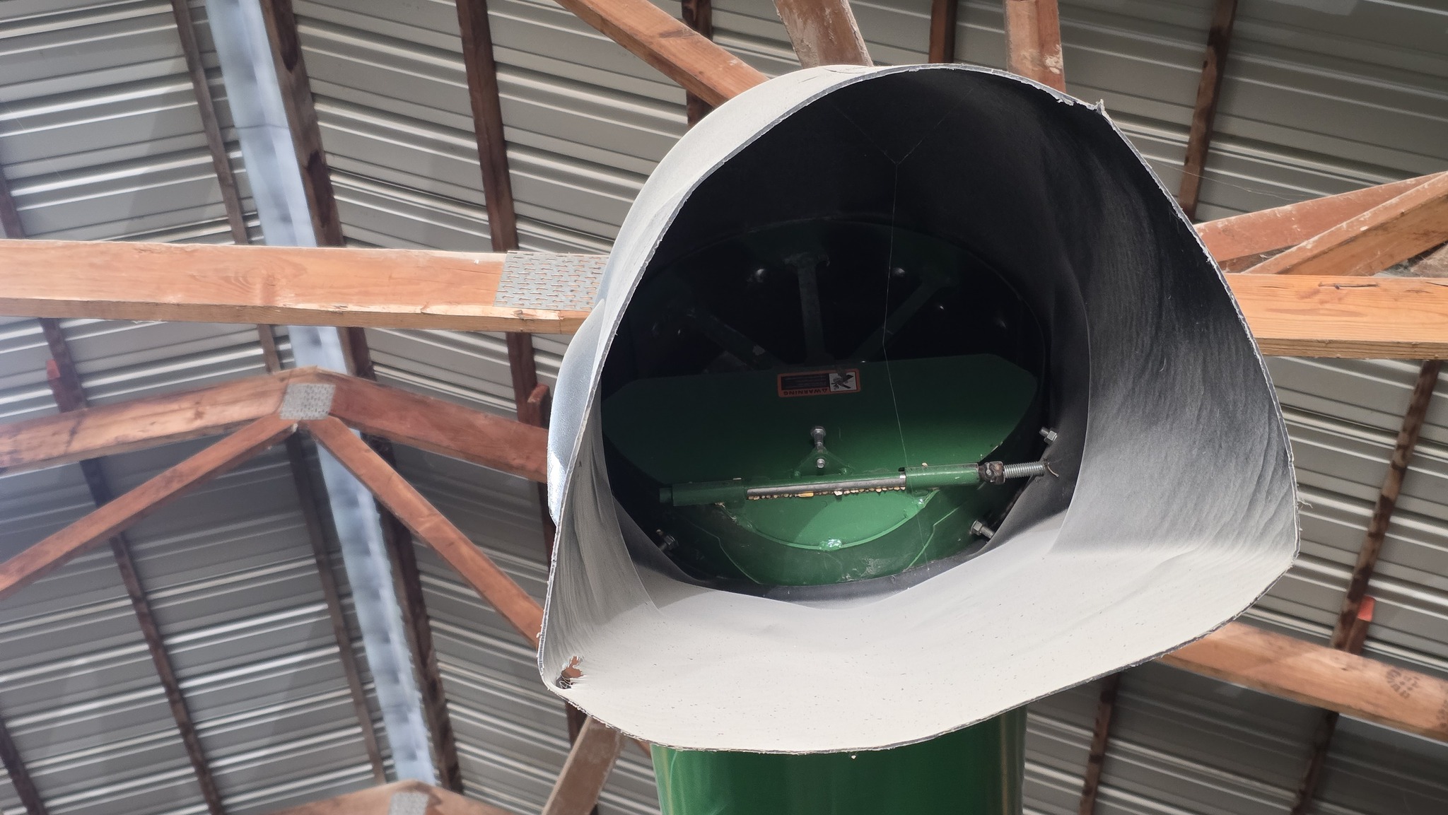 2016 John Deere S670 Image 3