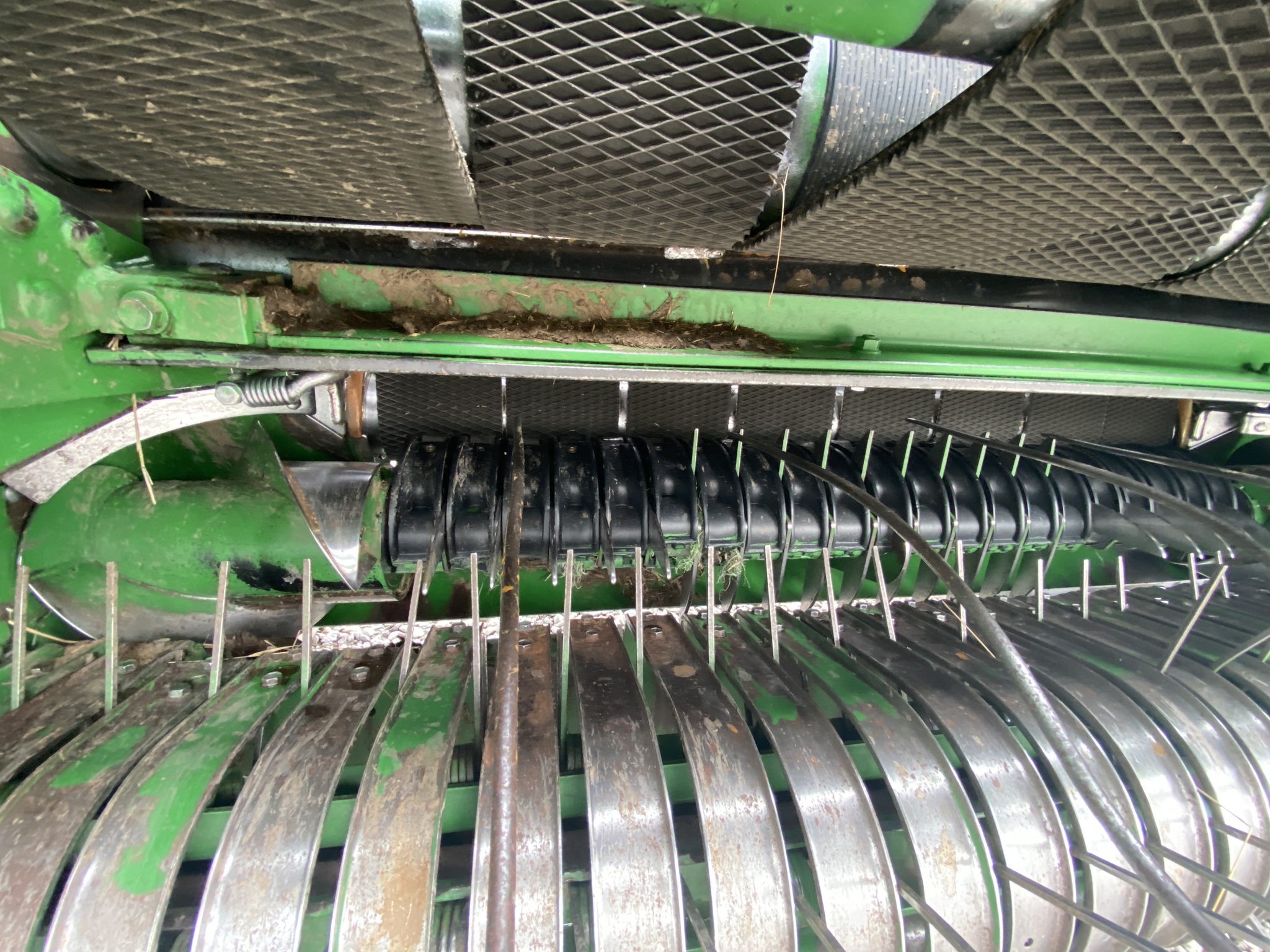 2004 John Deere 567 Image 10
