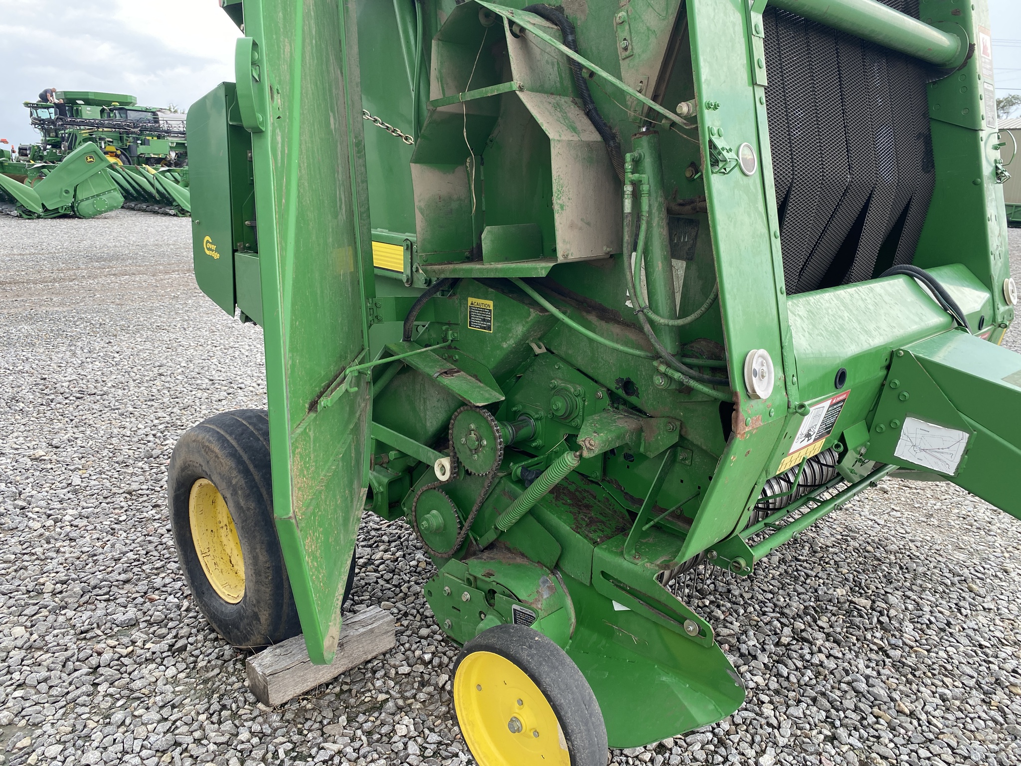2004 John Deere 567 Image 14