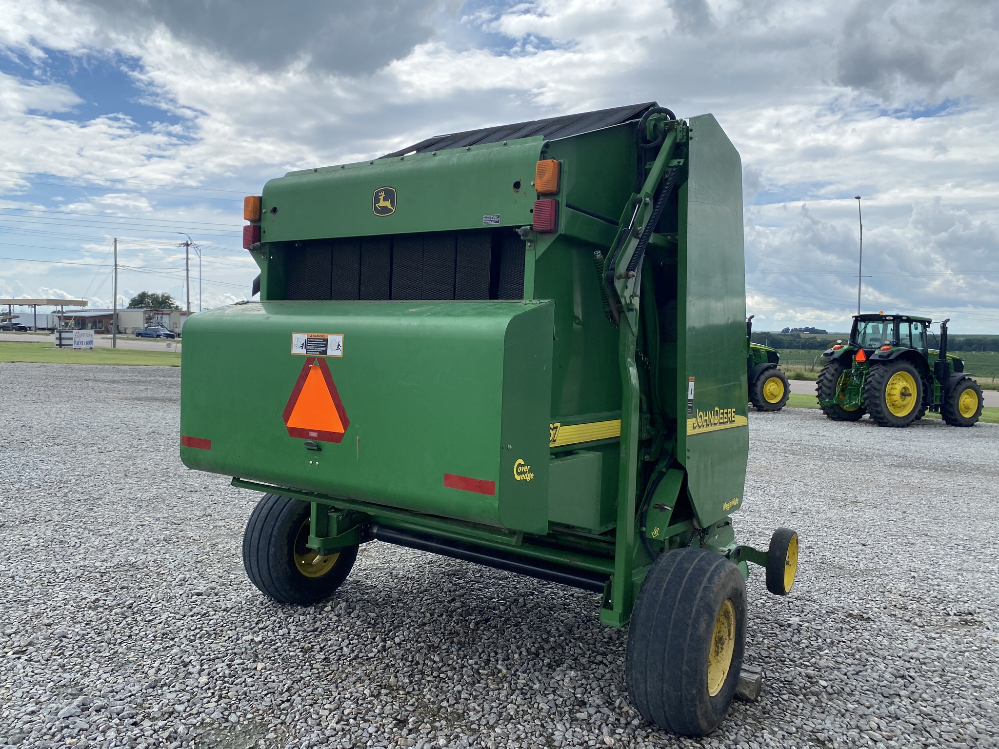 2004 John Deere 567 Image 3