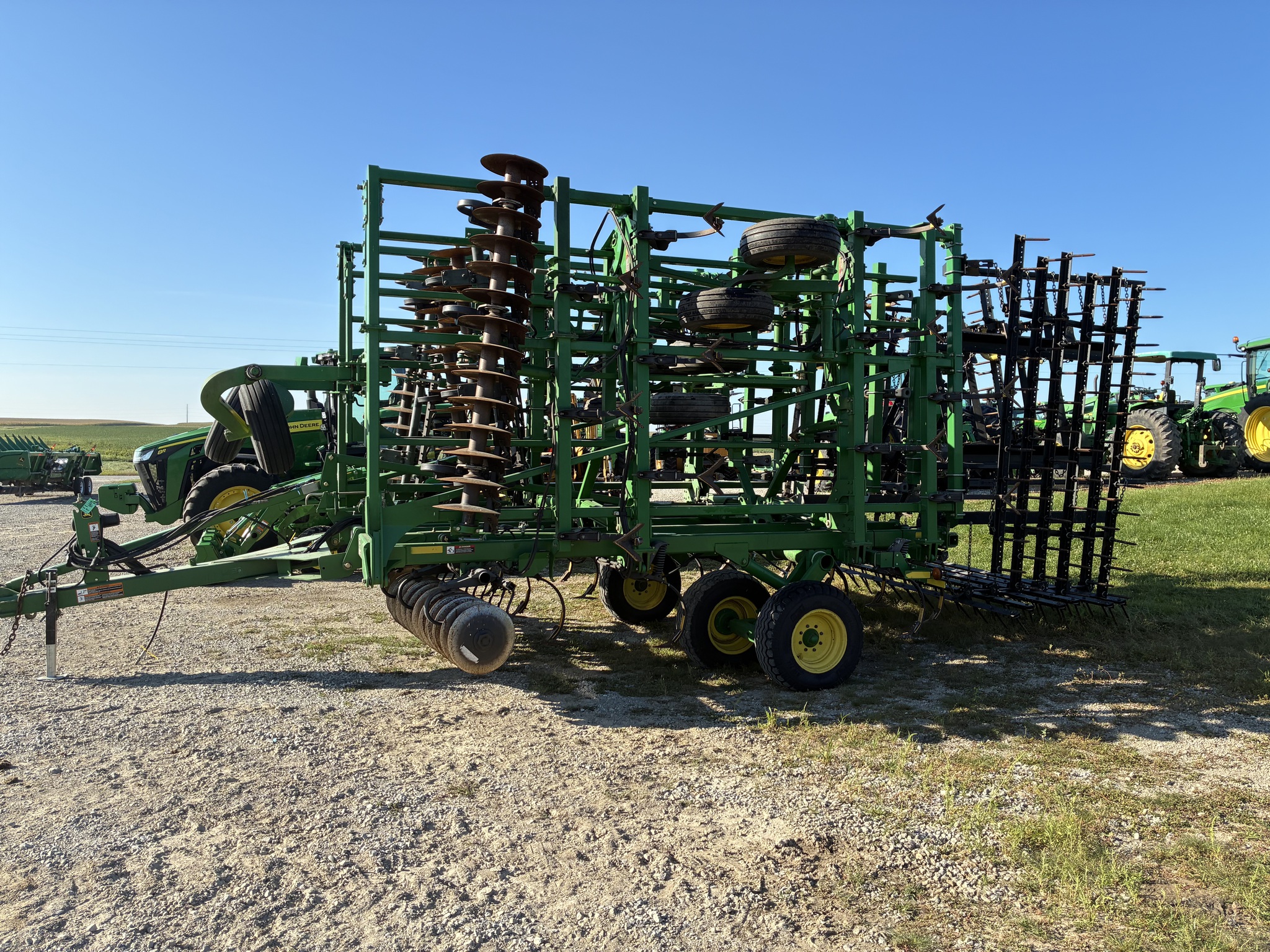 2010 John Deere 2310 Image 2