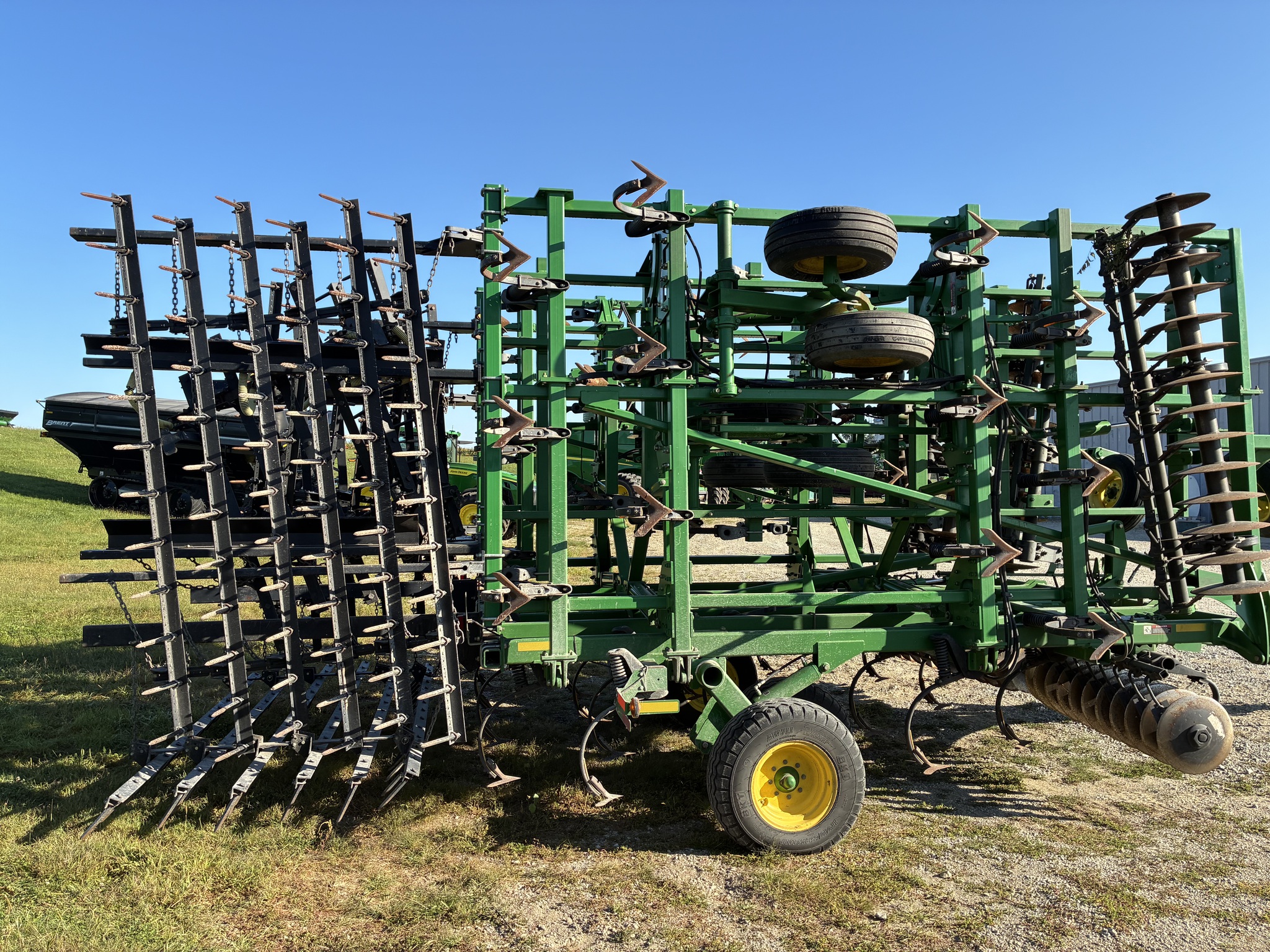 2010 John Deere 2310 Image 7