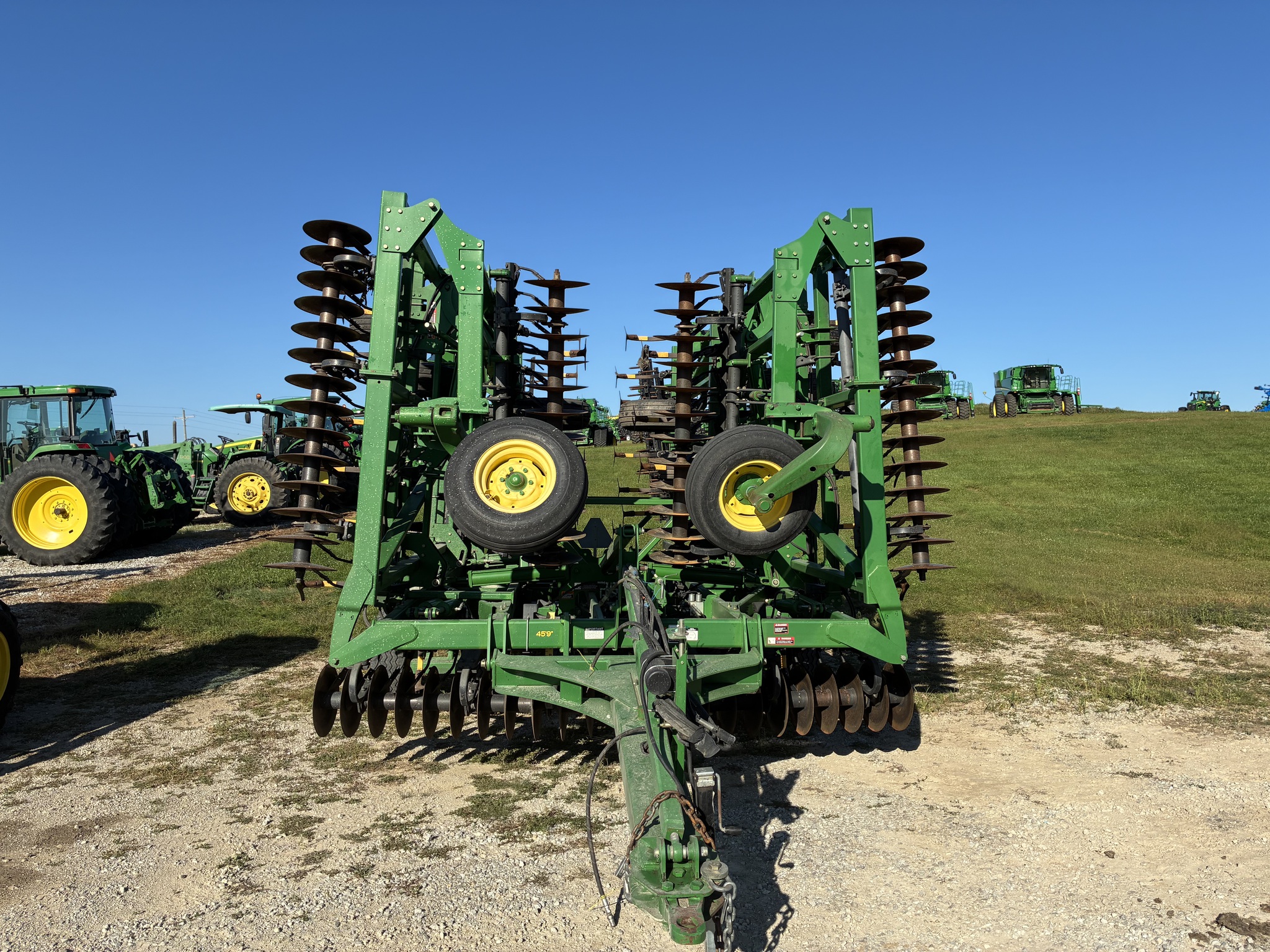 2010 John Deere 2310 Image 10