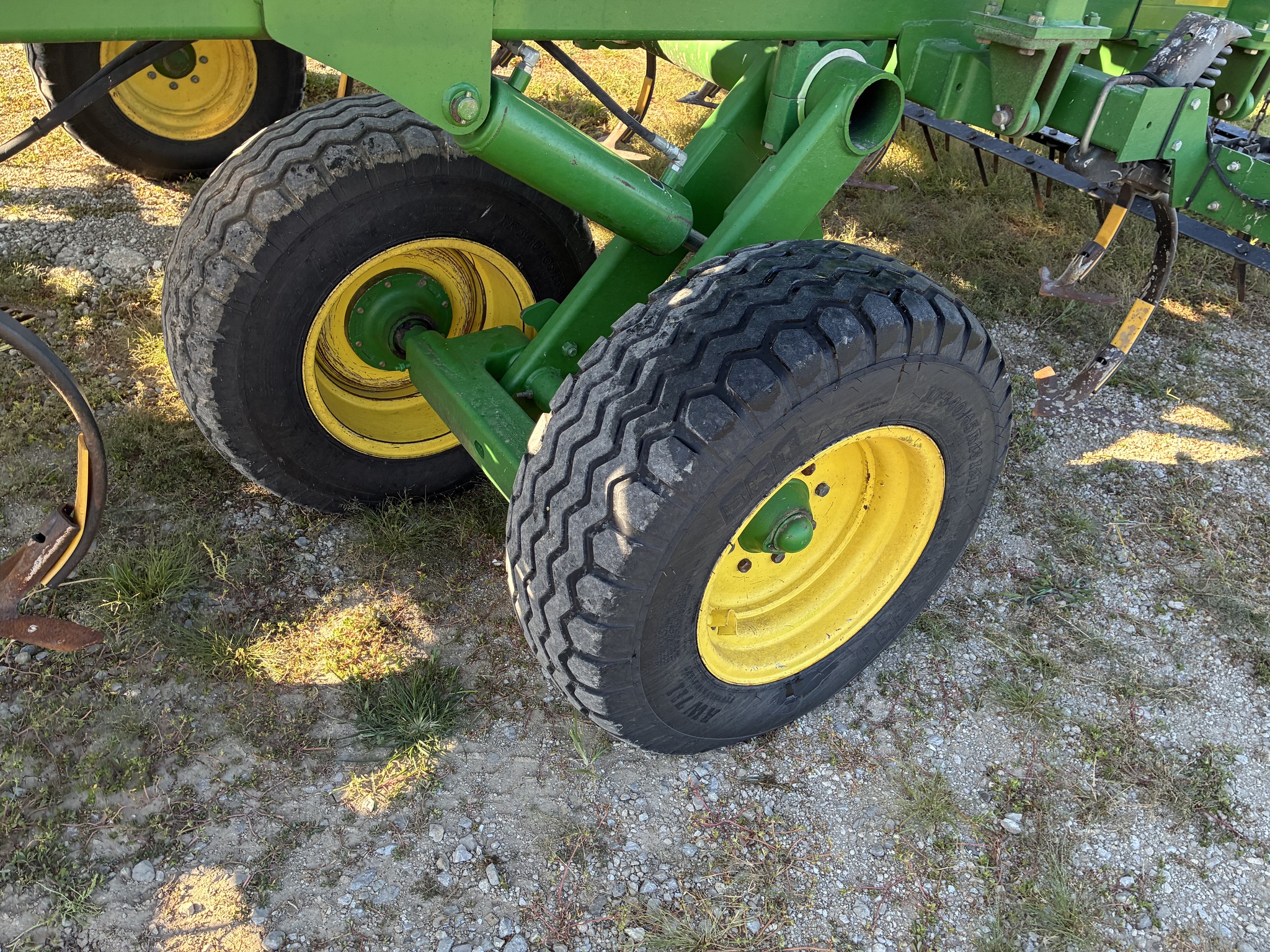 2010 John Deere 2310 Image 13