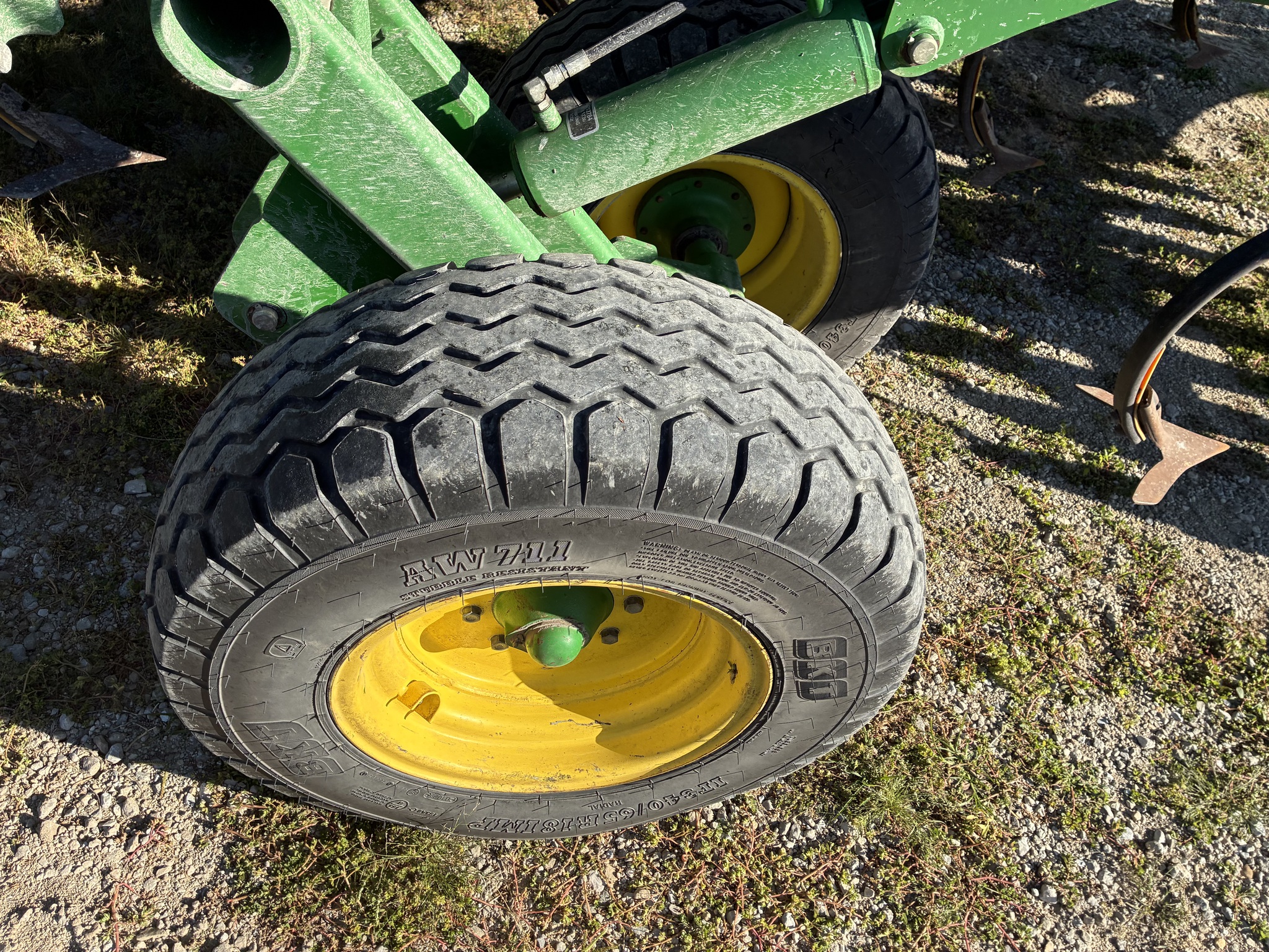 2010 John Deere 2310 Image 17