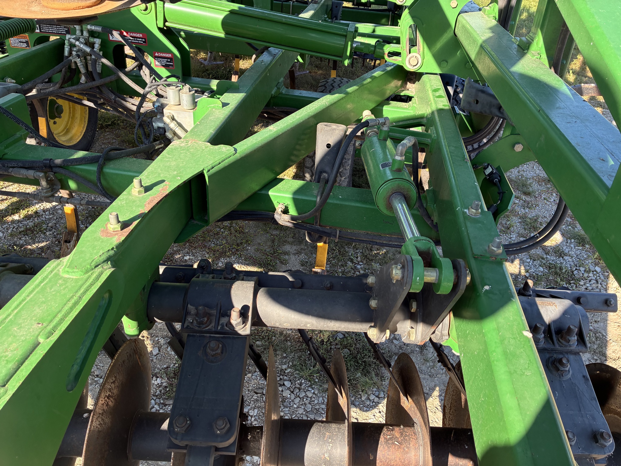 2010 John Deere 2310 Image 19