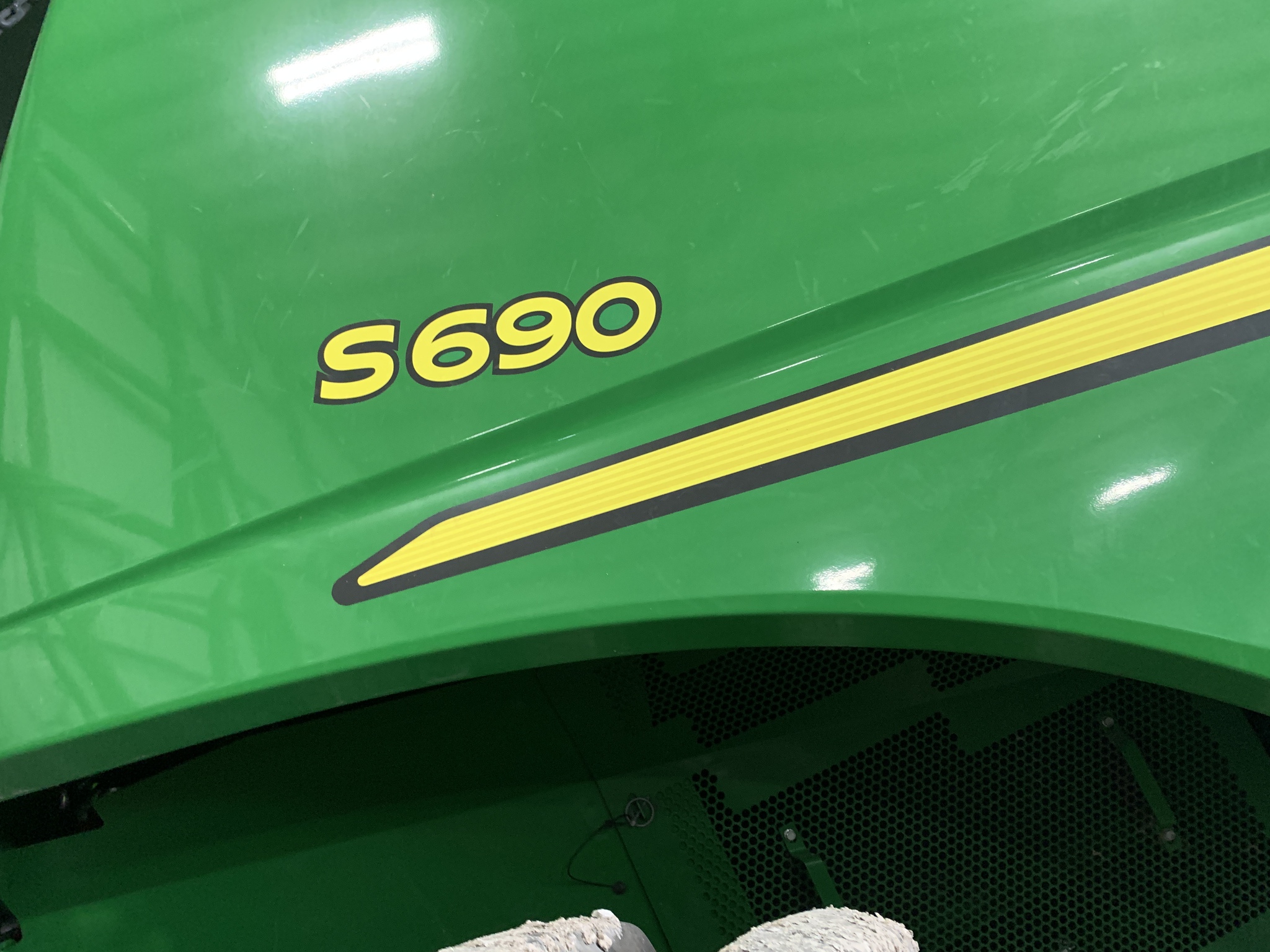 2017 John Deere S690 Image 7