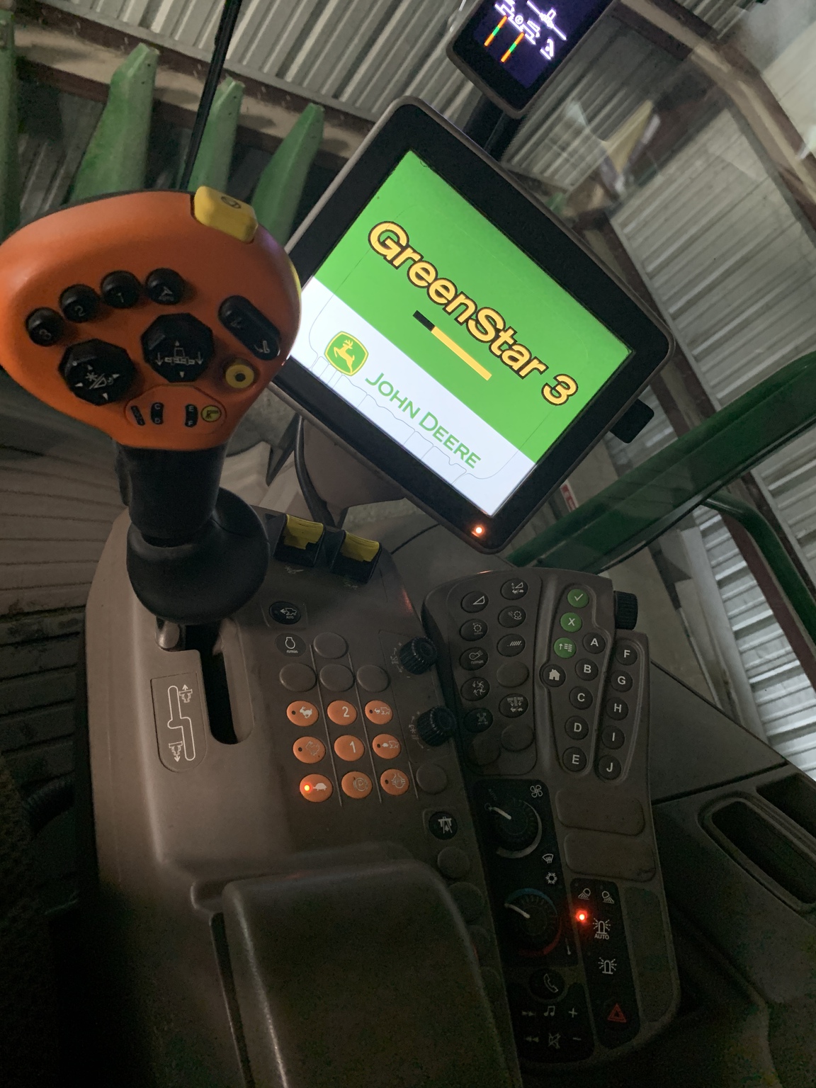 2017 John Deere S690 Image 10