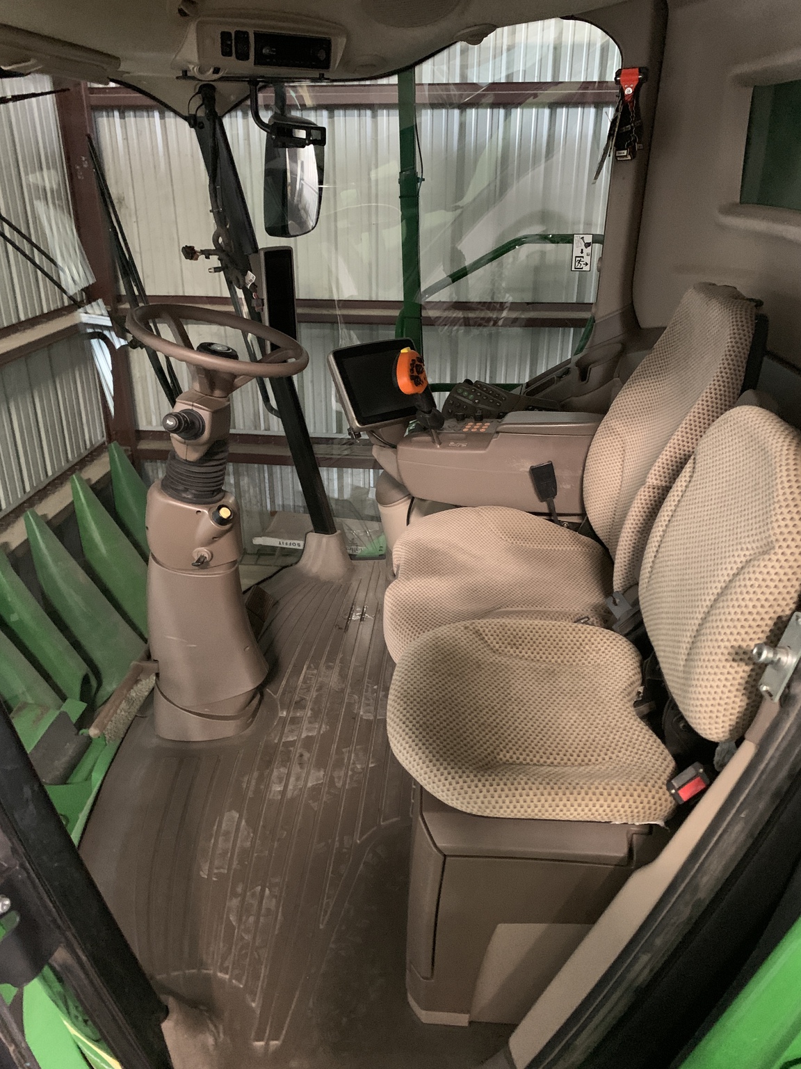 2017 John Deere S690 Image 9