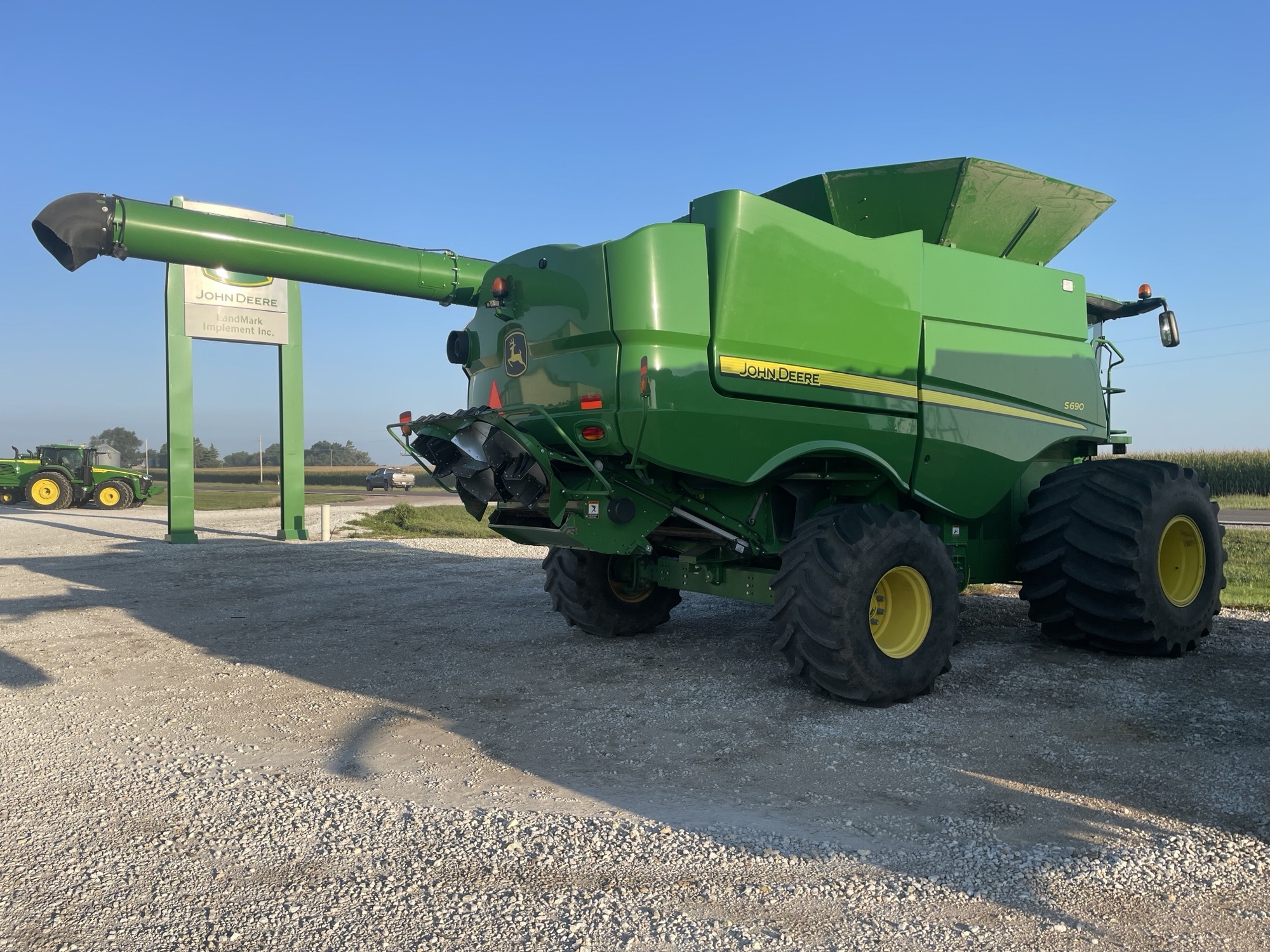 2017 John Deere S690 Image 3