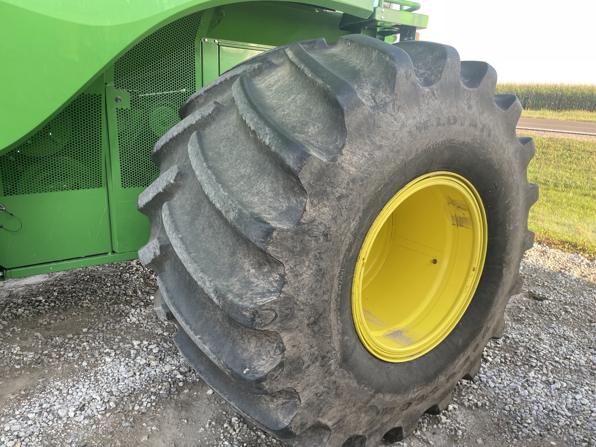 2017 John Deere S690 Image 13