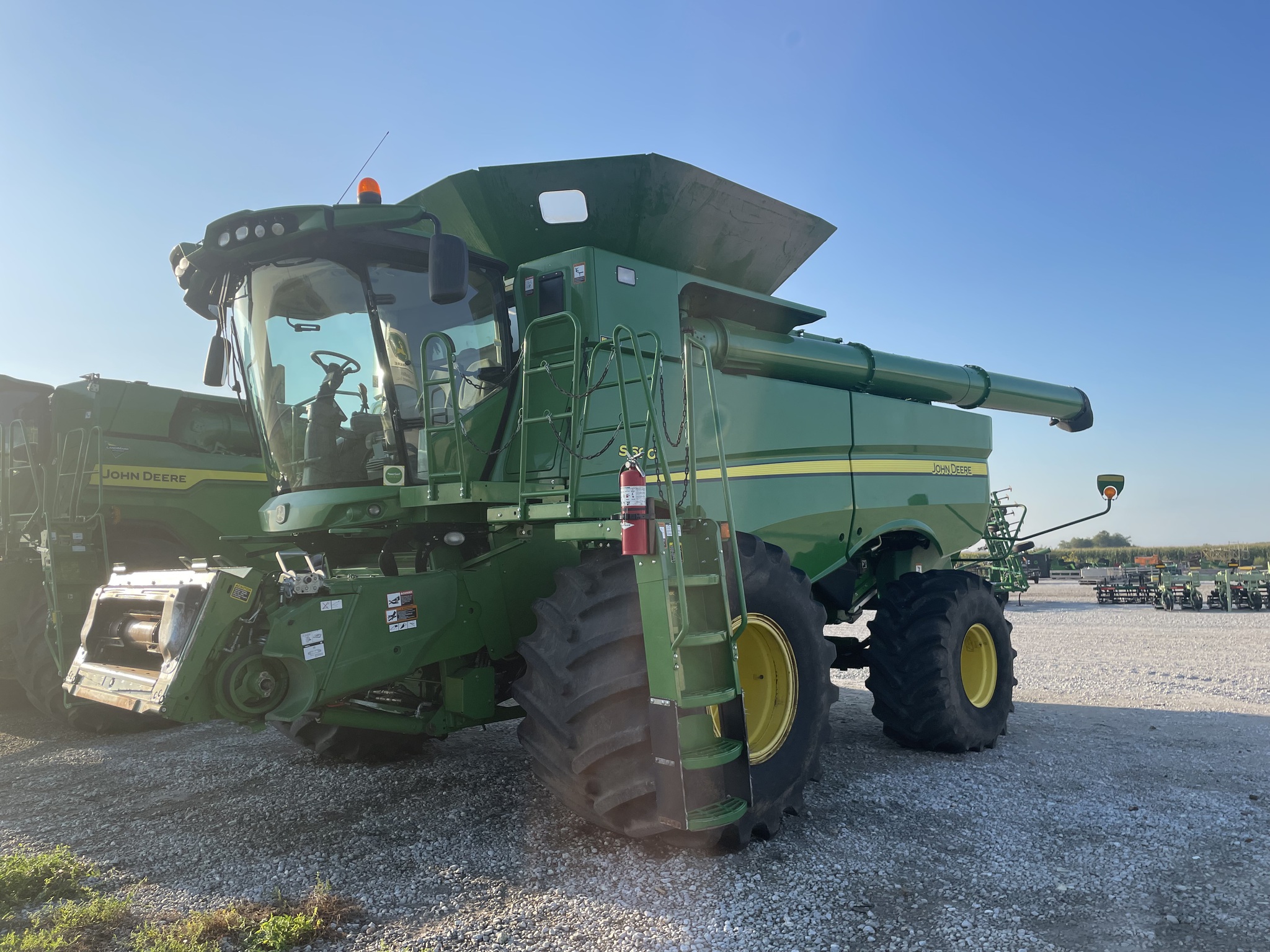 2017 John Deere S690 Image 2