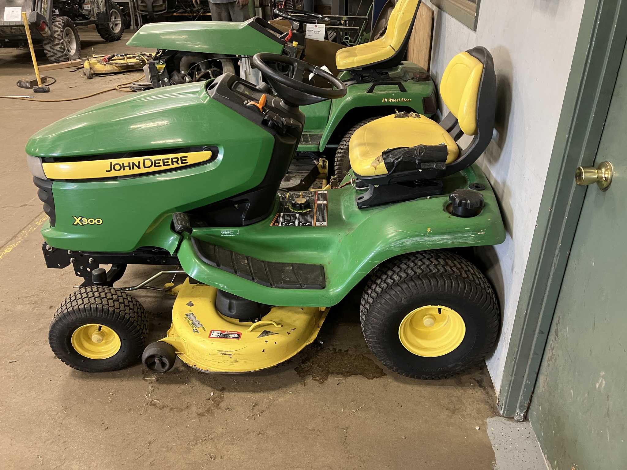 2006 John Deere X300 Image 3