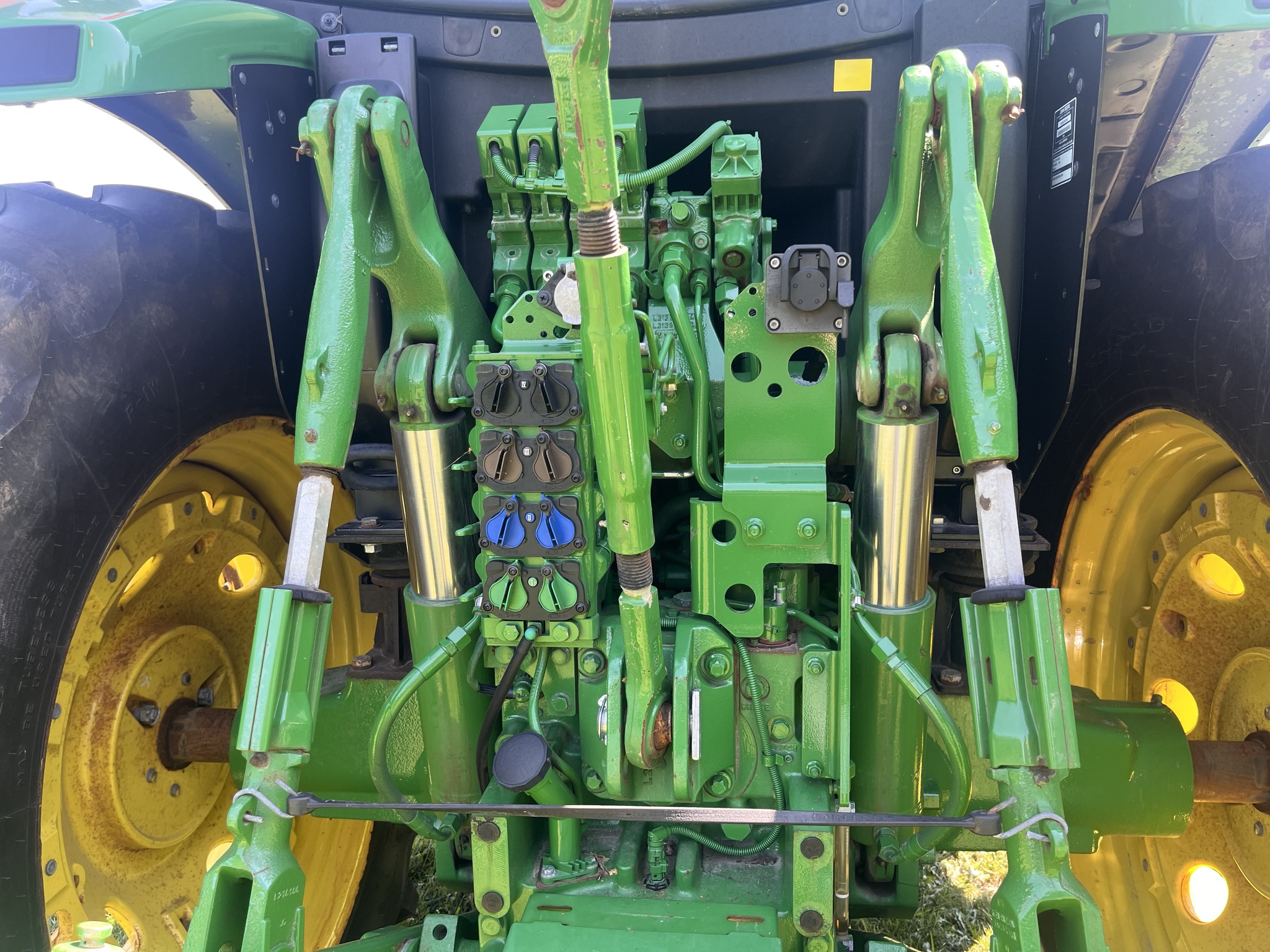 2020 John Deere 6145R Image 10