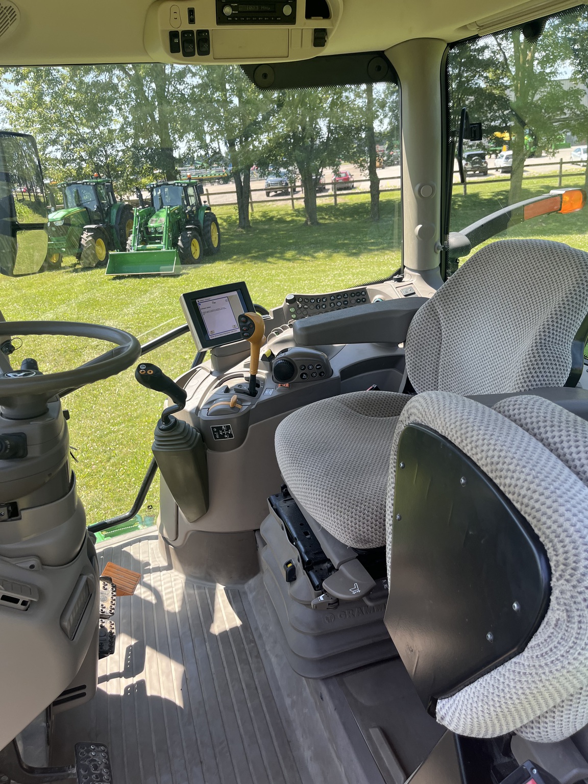 2020 John Deere 6145R Image 11