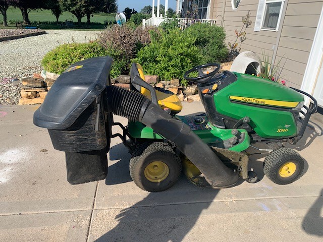 2015 John Deere X300 Image 1
