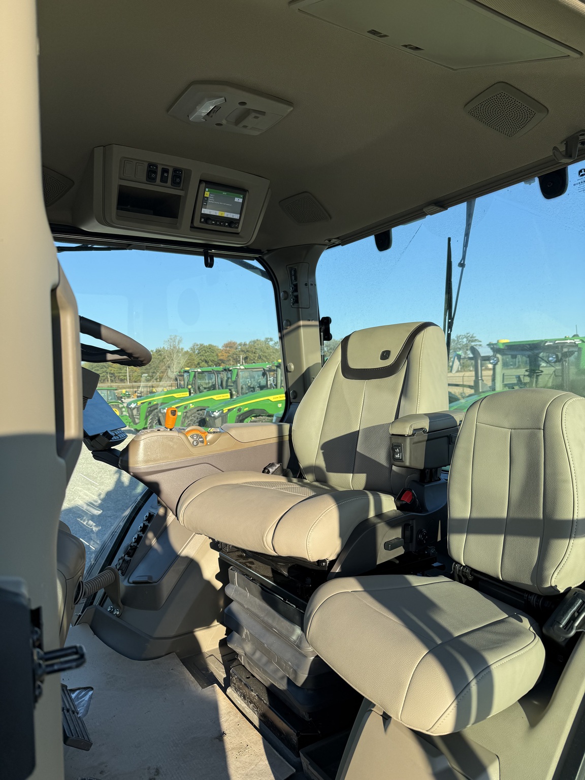 2024 John Deere 8R 370 Image 13