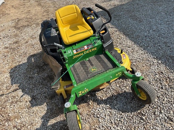 Photo of 2015 John Deere Z425