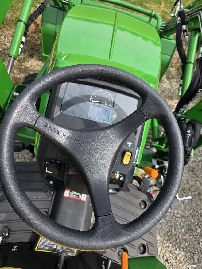 2025 John Deere 1025R Image 7