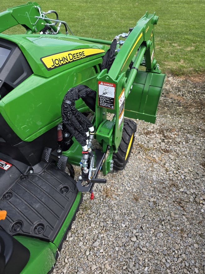 2025 John Deere 1025R Image 6