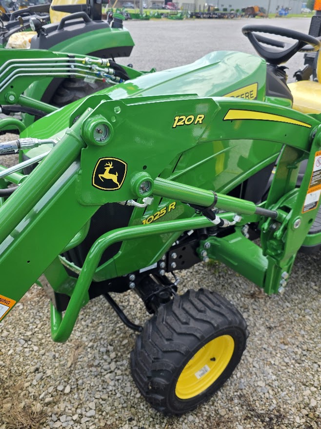 2025 John Deere 1025R Image 5