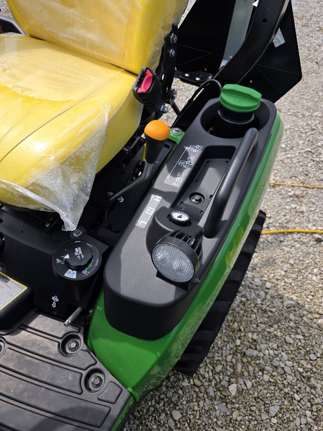 2025 John Deere 1025R Image 10