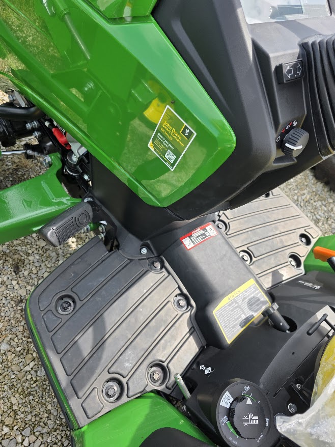 2025 John Deere 1025R Image 8