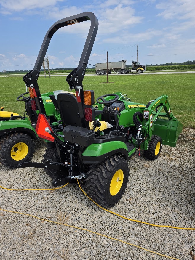 2025 John Deere 1025R Image 3