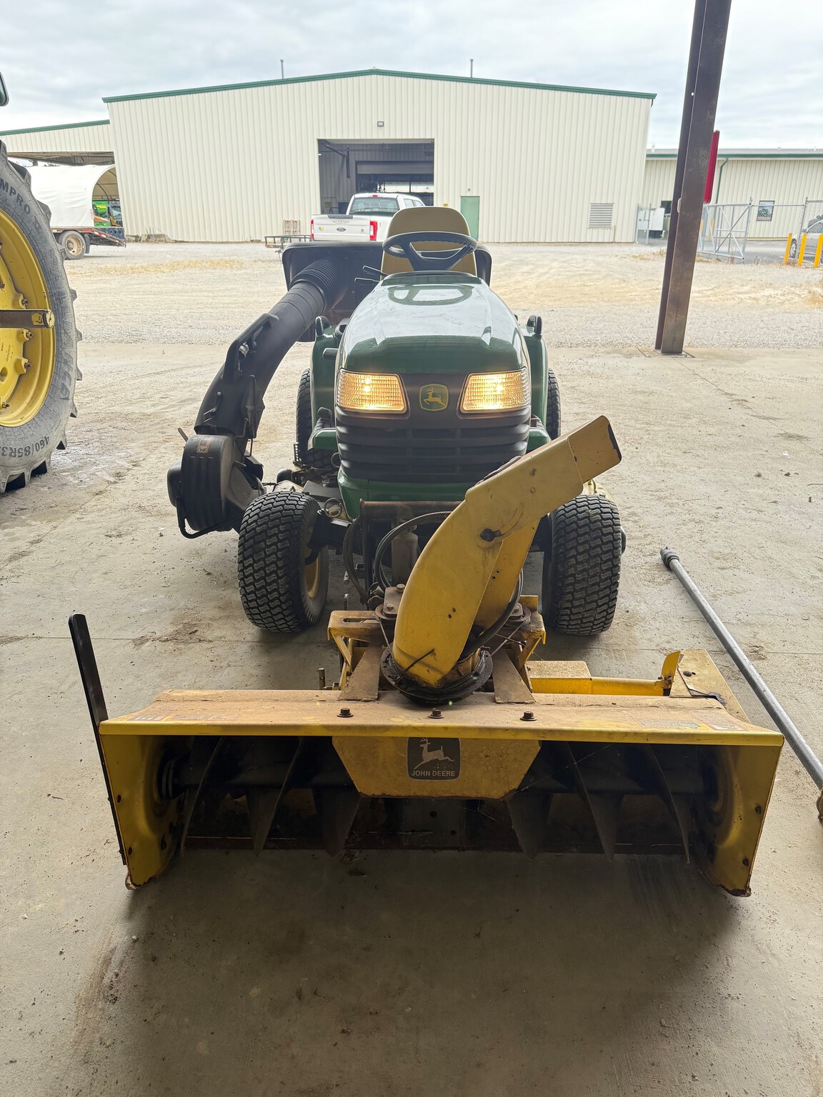 2011 John Deere X720 Image 6