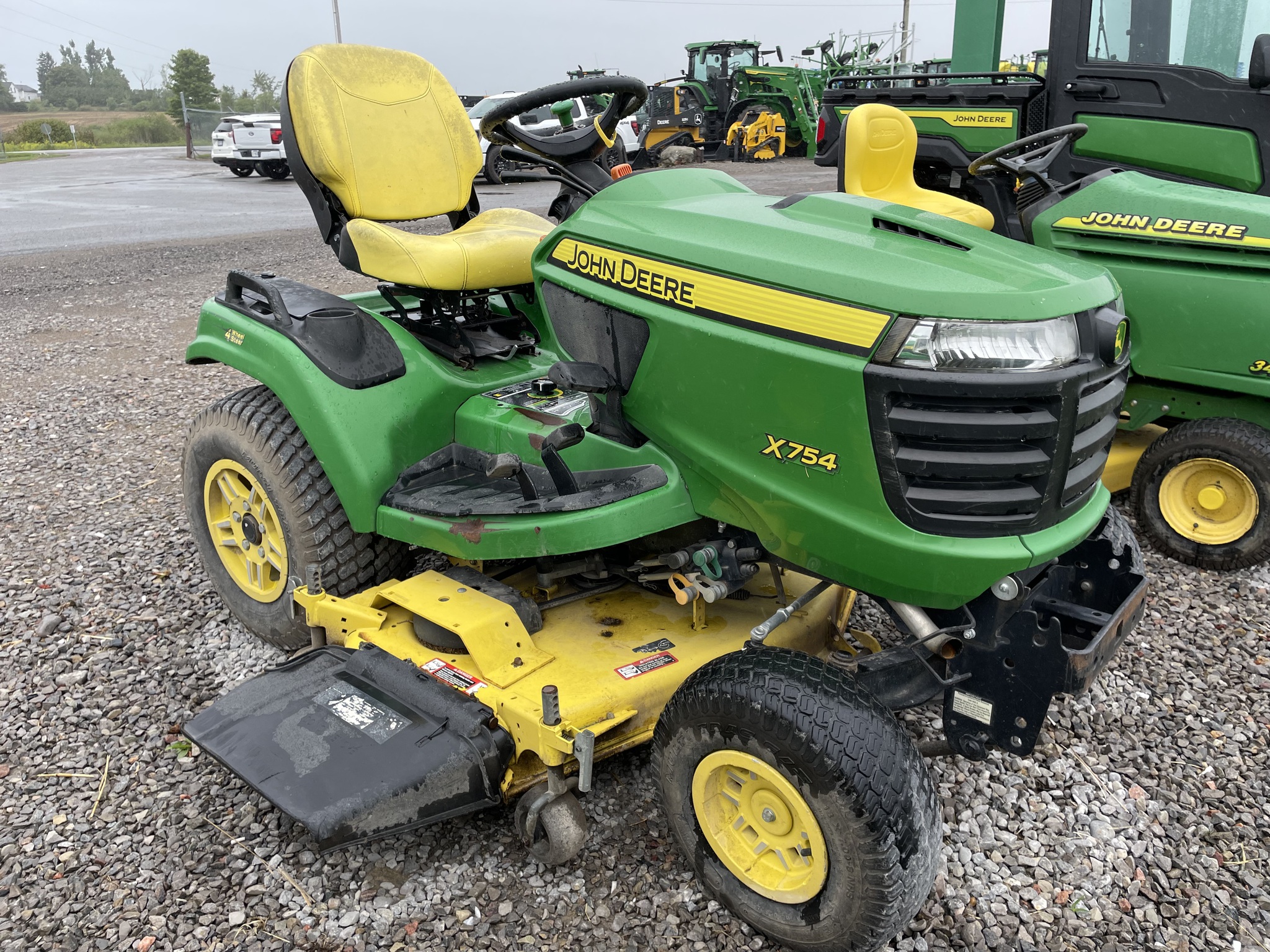 2015 John Deere X754 Image 5
