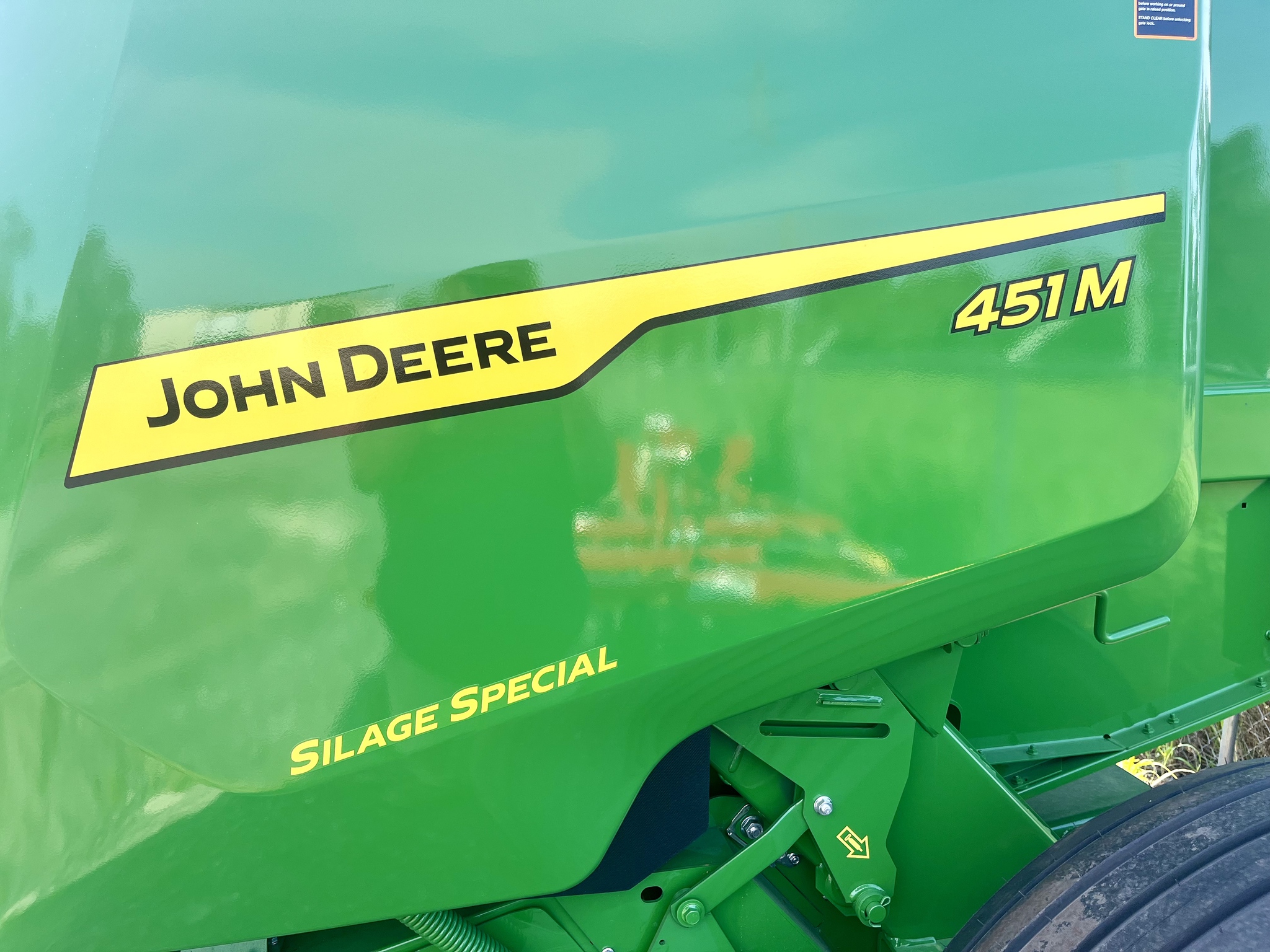 2025 John Deere 451M Image 9