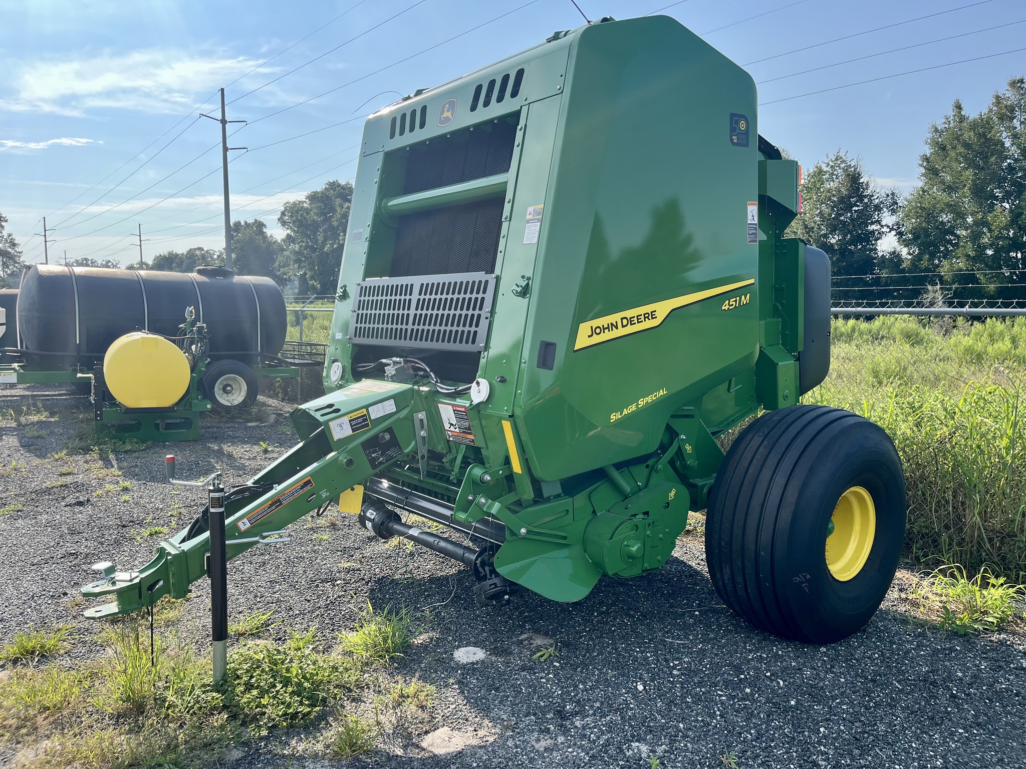 2025 John Deere 451M Image 3