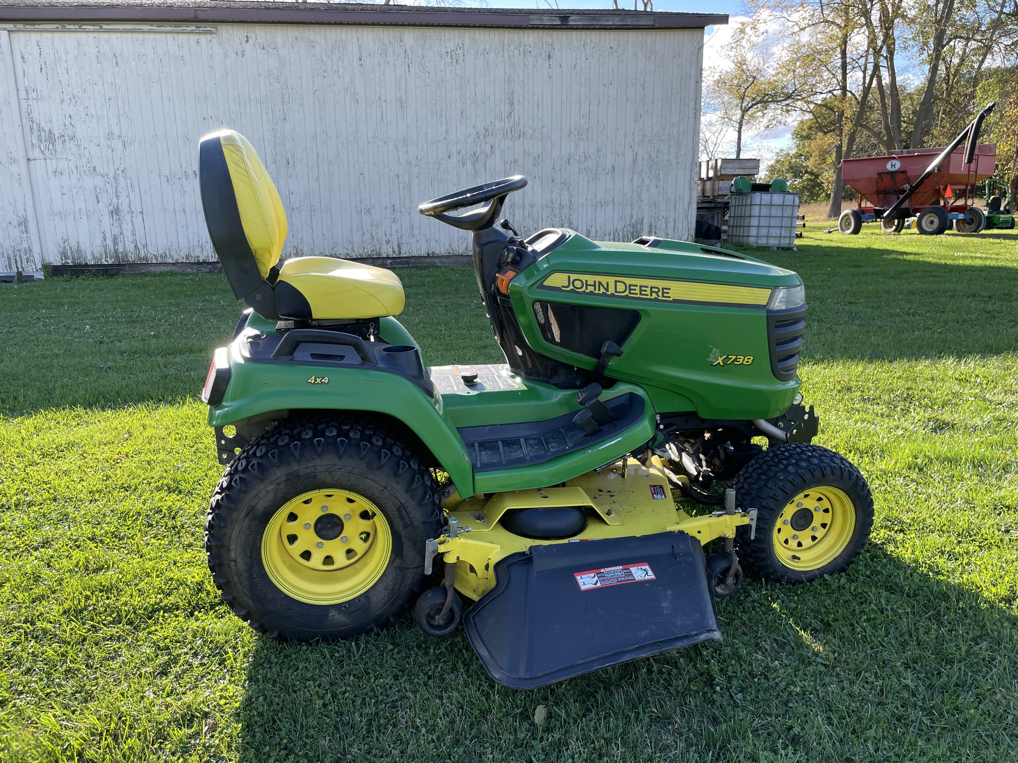 2015 John Deere X738 Image 3