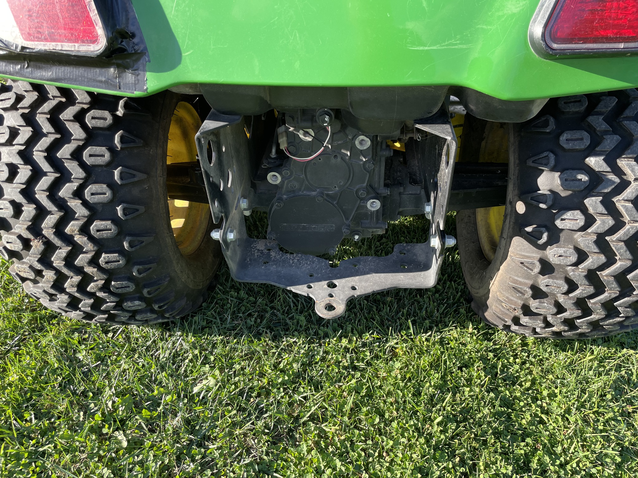 2015 John Deere X738 Image 9
