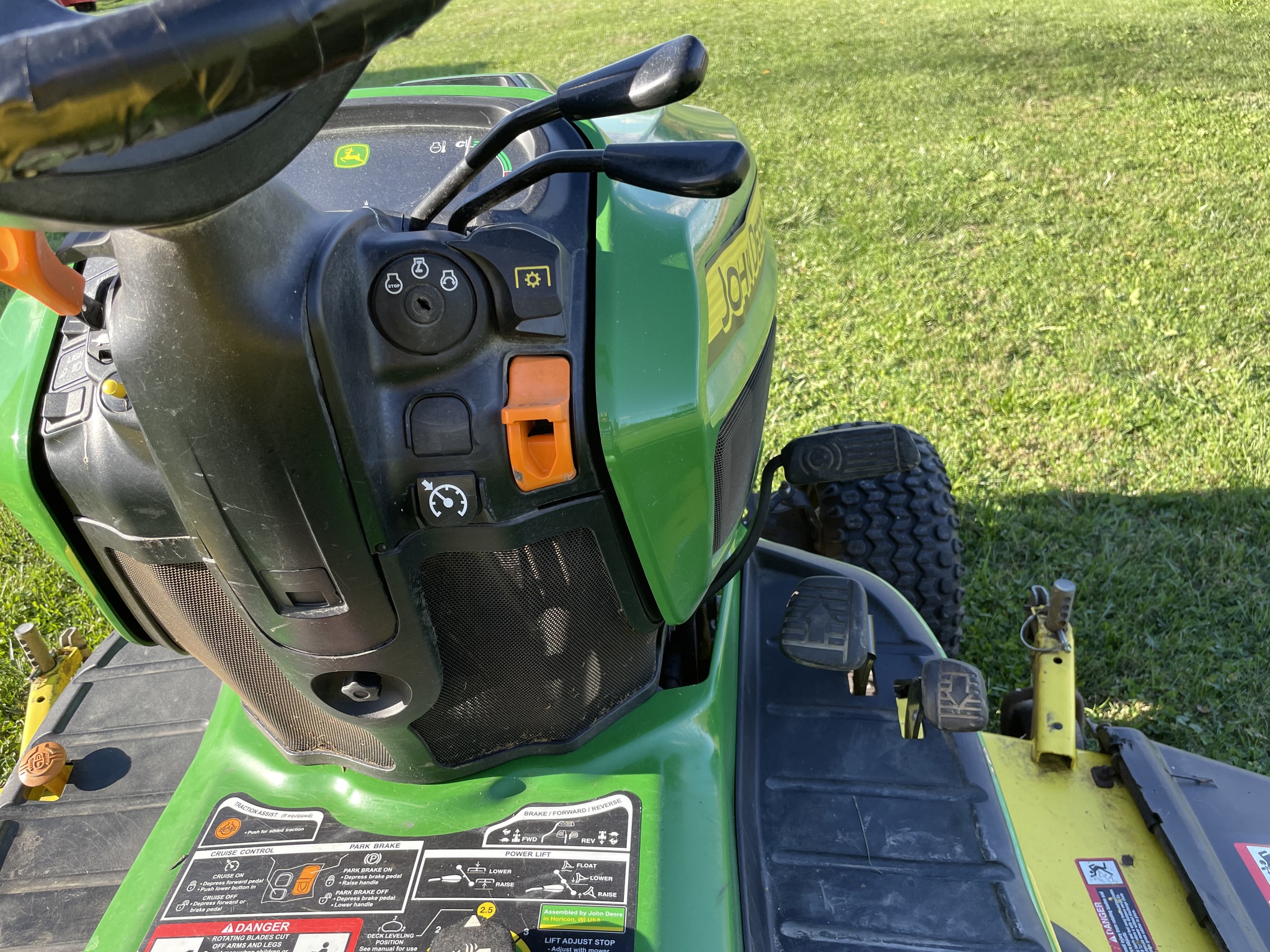 2015 John Deere X738 Image 11
