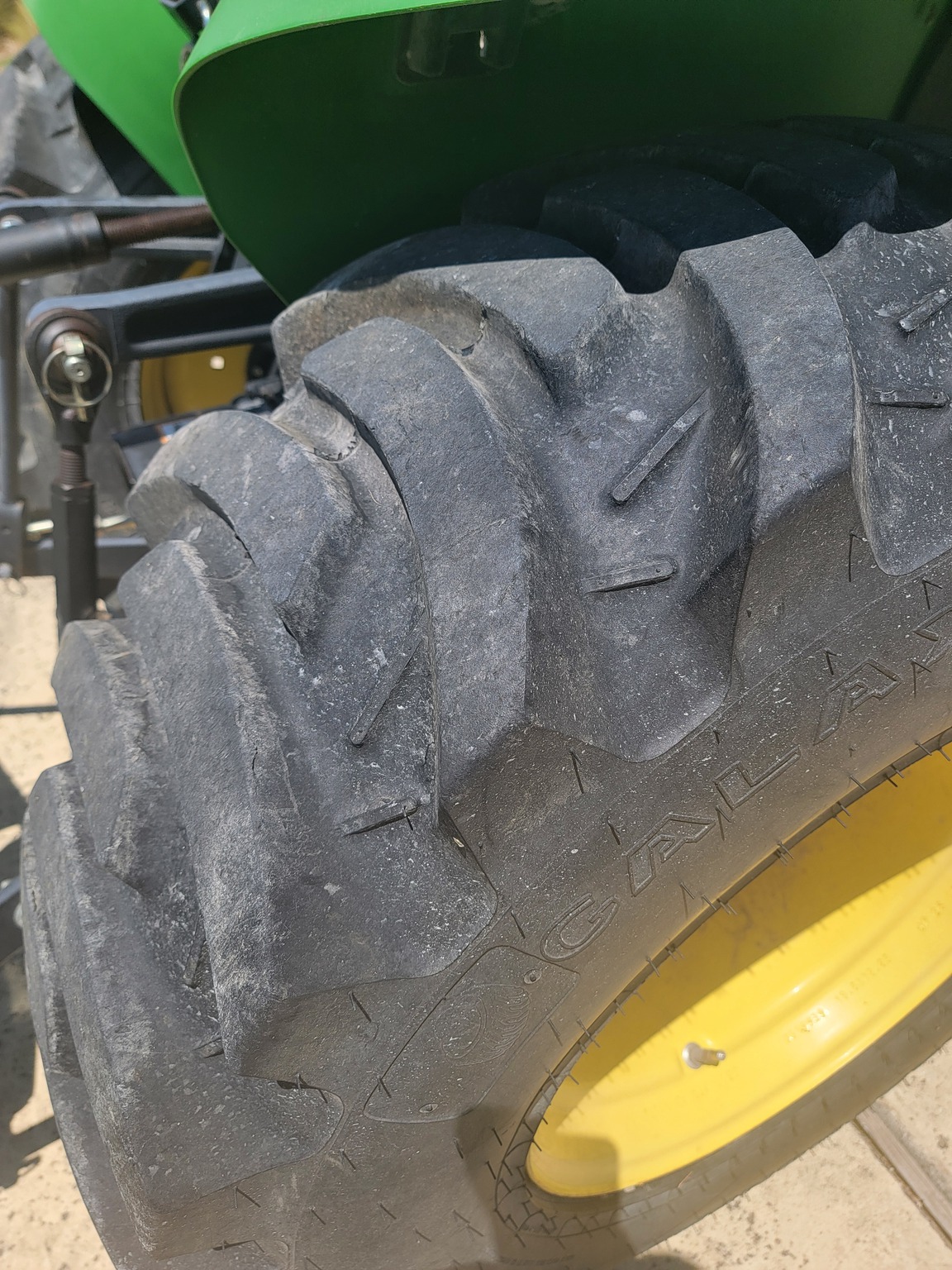 2013 John Deere 3038E Image 2