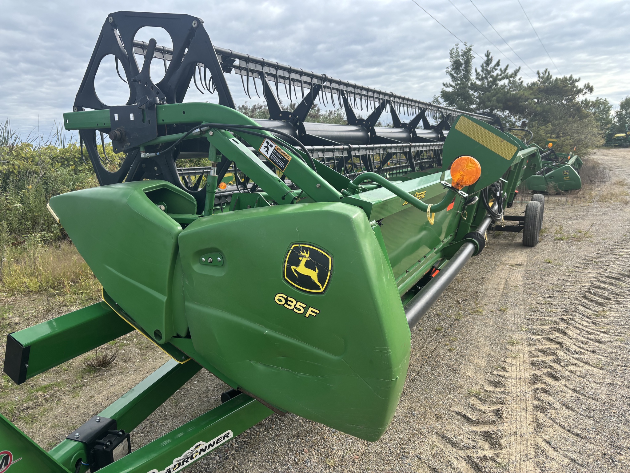 John Deere 635F Image 3