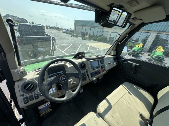 Photo of 2024 John Deere XUV 835R