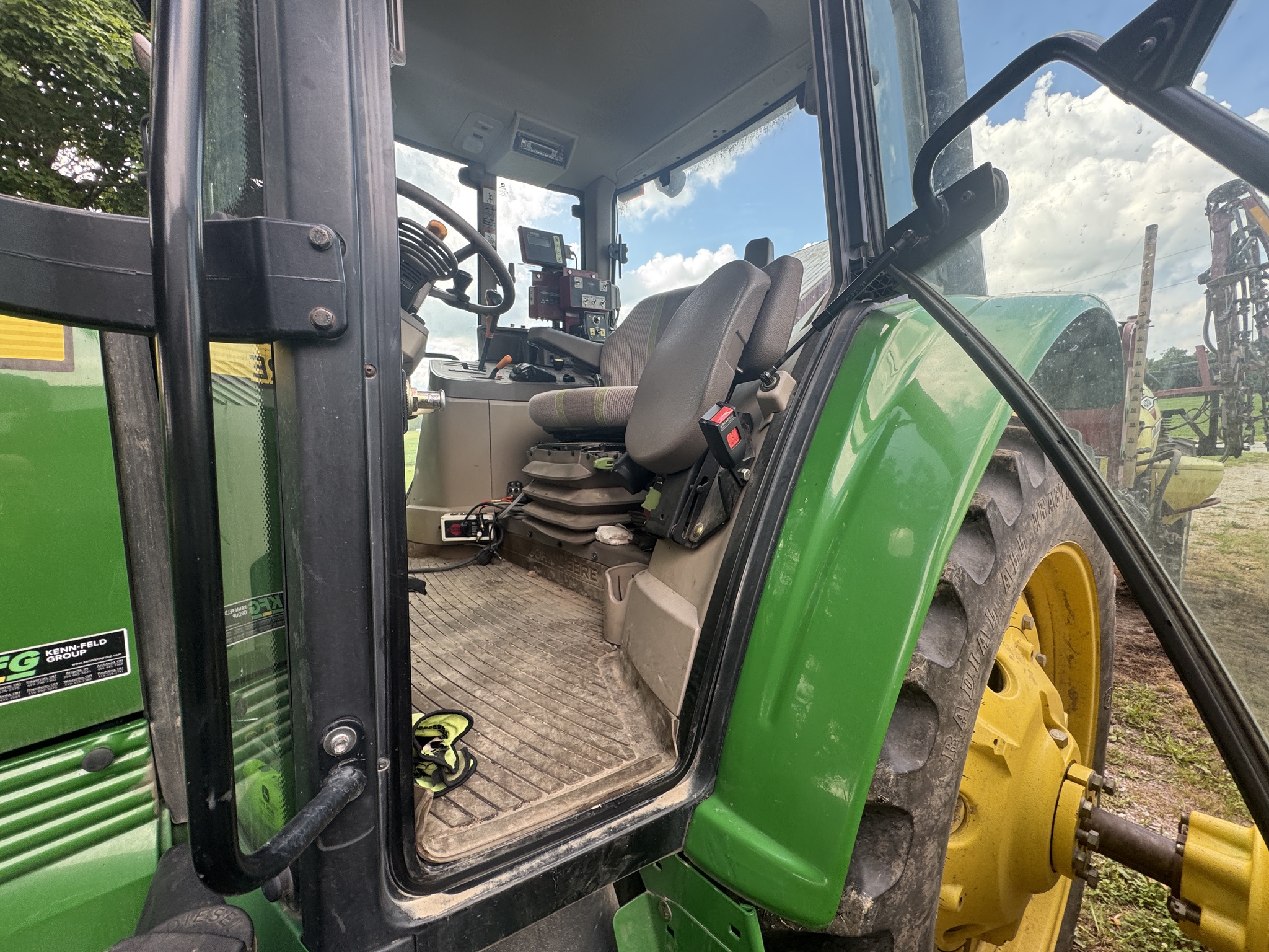 2008 John Deere 7330 Image 8