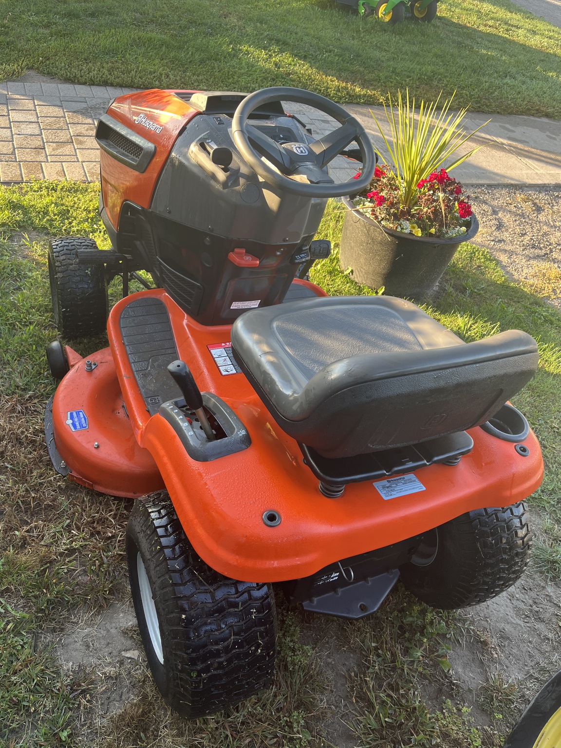 2014 Husqvarna YTA18542 Image 3