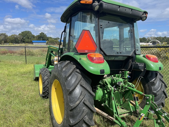 2018 John Deere 5055E Photo 3