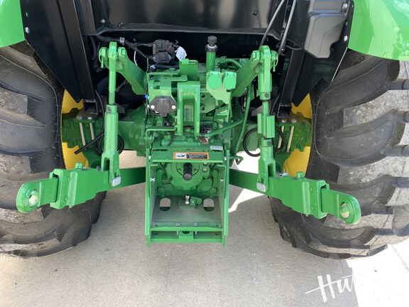 Photo of 2024 John Deere 5067E