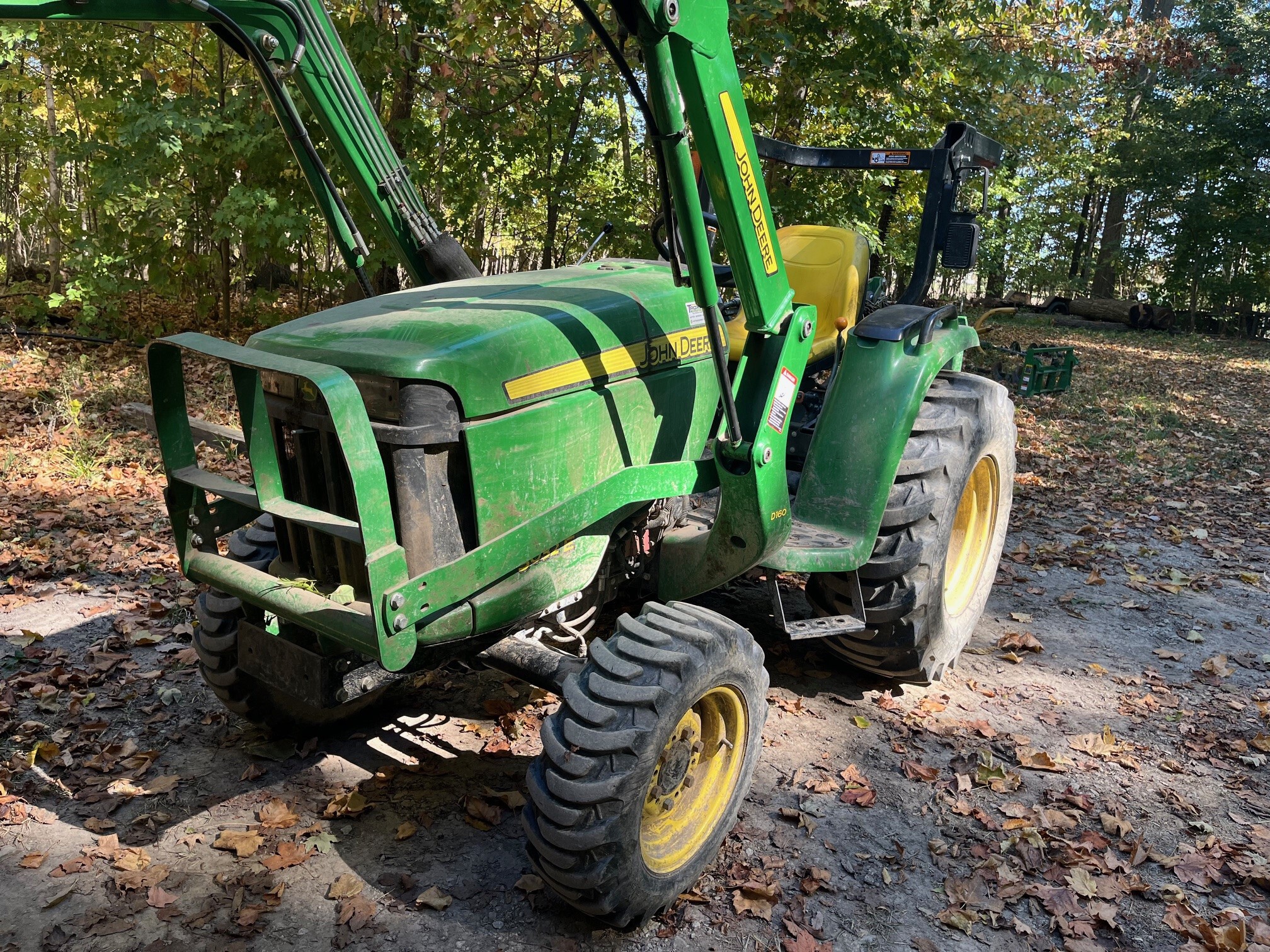 2015 John Deere 3032E Image 2