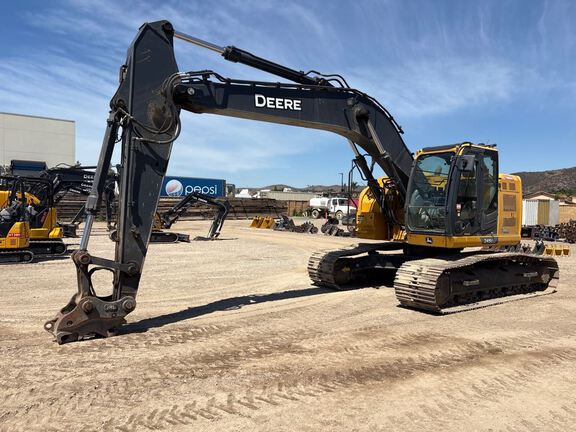 Photo of a 2021 John Deere 245G