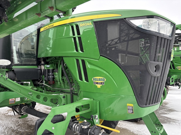 Used 2020 John Deere R4044 Self Propelled Sprayers at Horizon Ag & Turf in Lloydminster, AB - Photo3