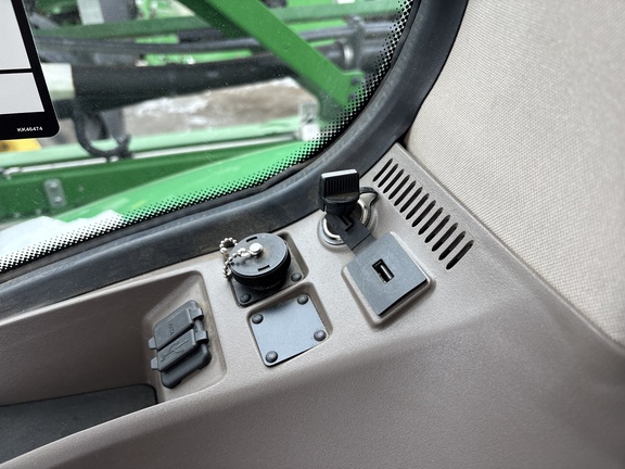 Used 2020 John Deere R4044 Self Propelled Sprayers at Horizon Ag & Turf in Lloydminster, AB - Photo18