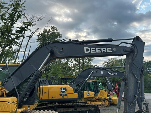 2015 John Deere 180G LC
