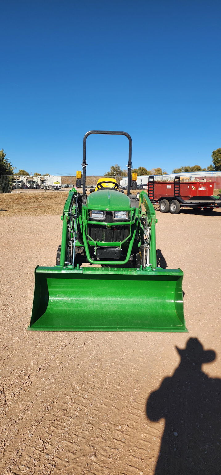 2023 John Deere 2038R Image 5