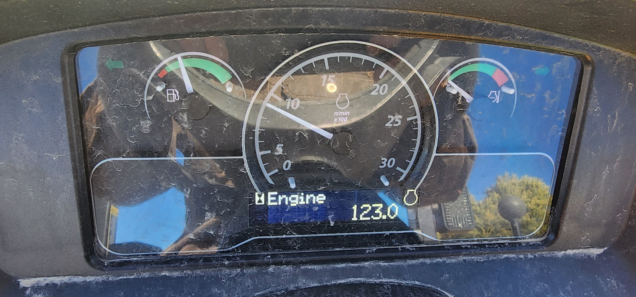 2023 John Deere 2038R Image 7