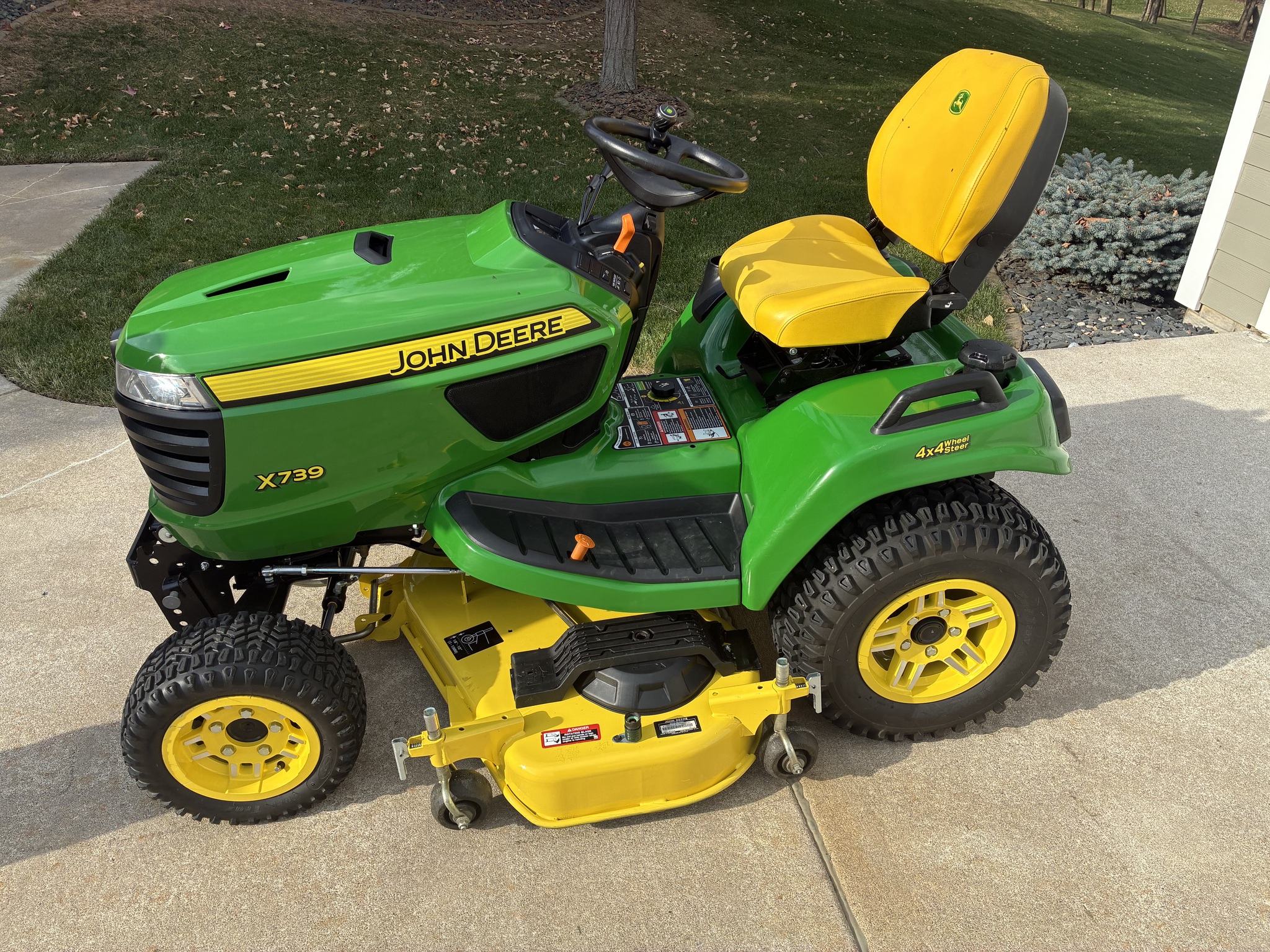 2020 John Deere X739 Image 1